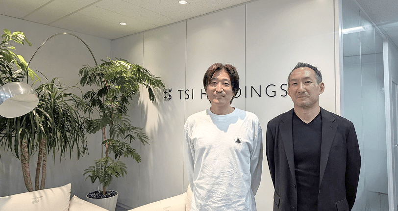 TSIの岸様とKOMOJUの徳光氏 KOMOJUの導入事例